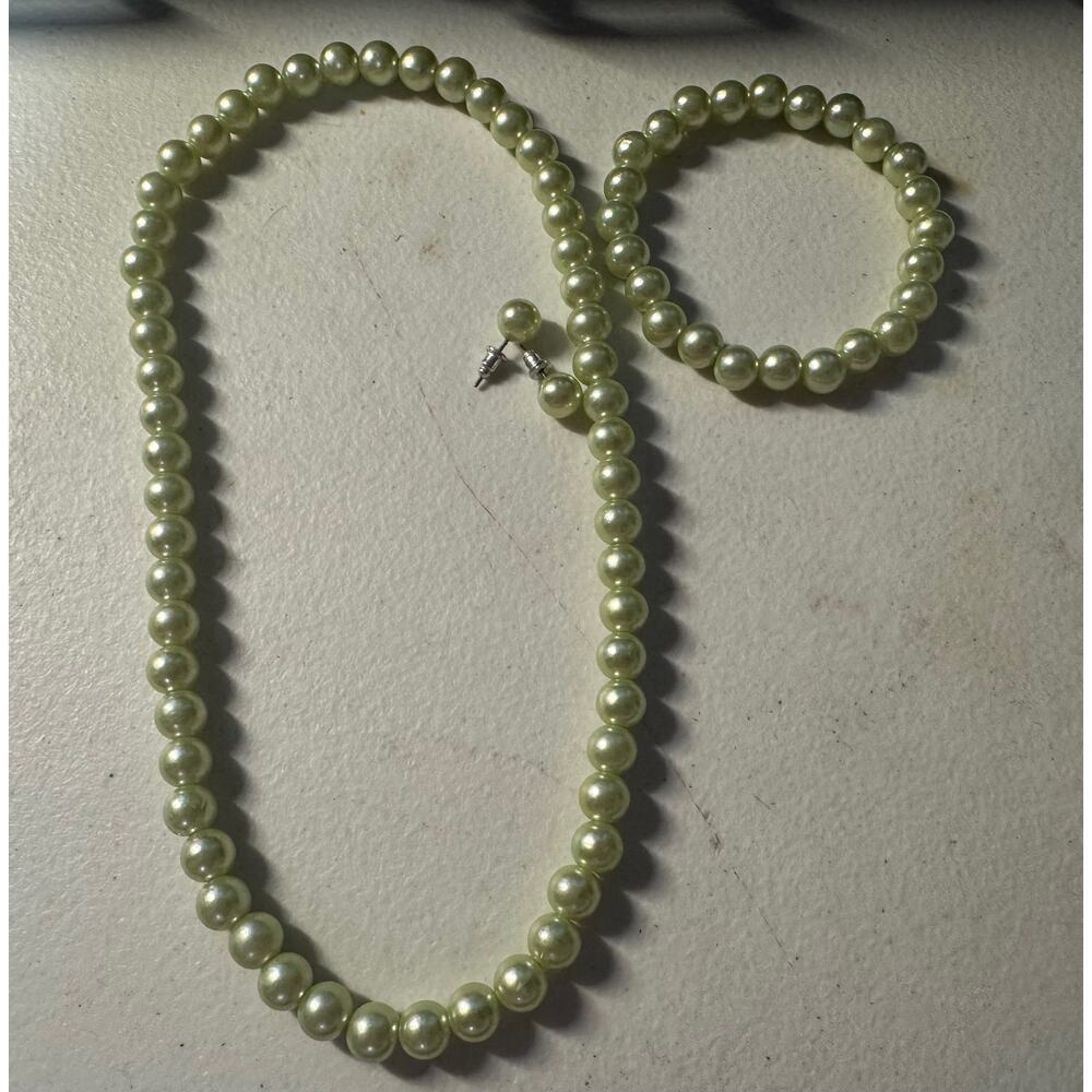 3 Piece Vintage Green Pearl Stretch Necklace, Bracelet and Post Earrings